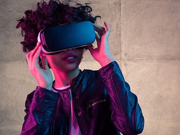 Young girl virtual reality VR_crop